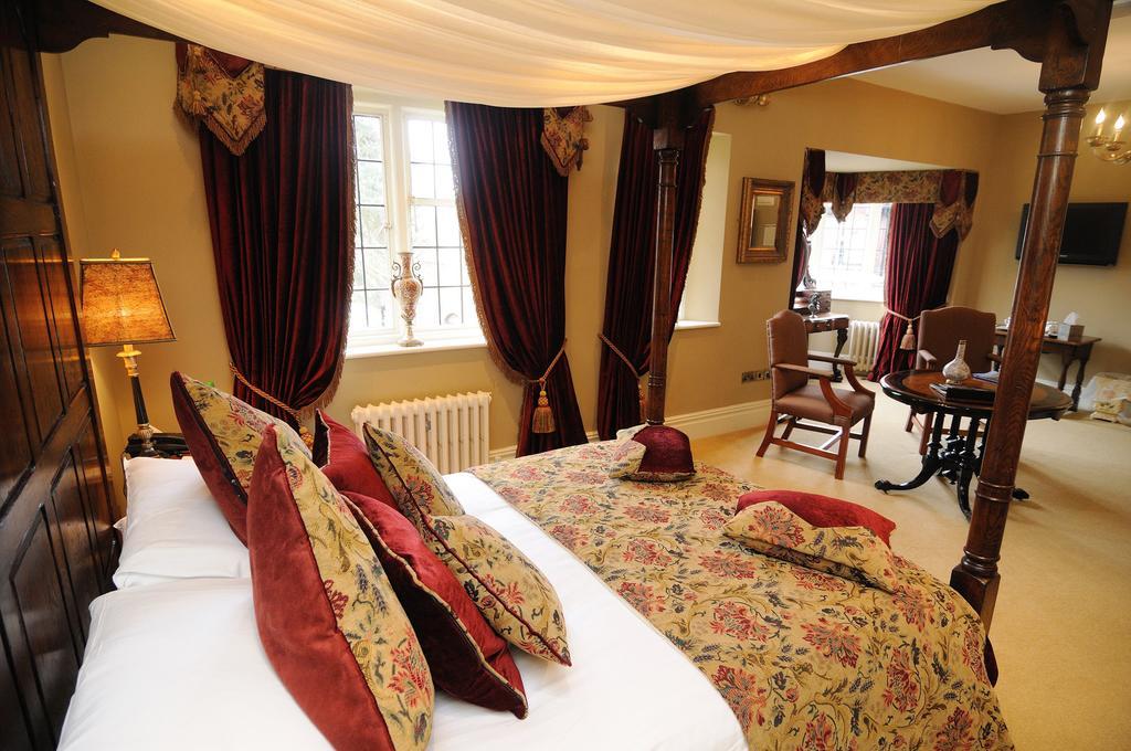 Hotel Ye Olde Bell &
