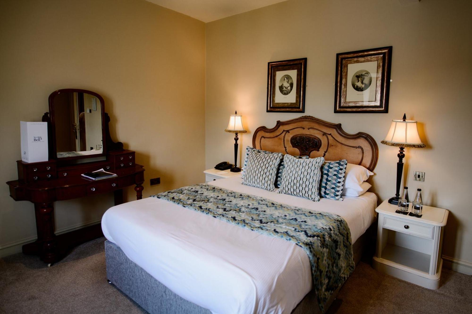 Ye Olde Bell & Hotel 4*