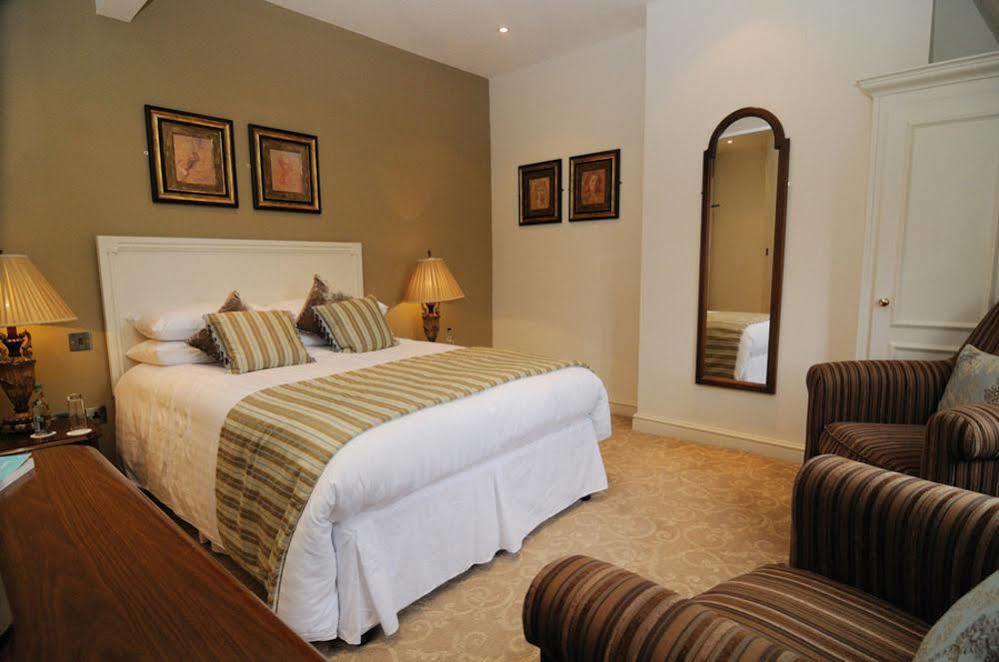 Ye Olde Bell & Hotel 4*